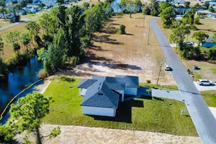 1924 NE 33rd Ln, Cape Coral, FL 33909 - Photo 46