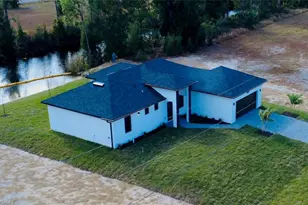 1924 NE 33rd Ln, Cape Coral, FL 33909 - Photo 4