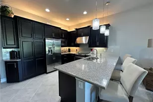 11916 Five Waters Cir, Fort Myers, FL 33913 - Photo 4