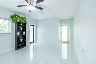 7345 N Oakmont Dr, Hialeah, FL 33015 - Photo 18