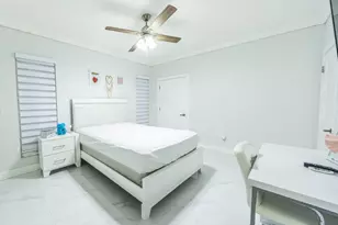 7345 N Oakmont Dr, Hialeah, FL 33015 - Photo 26