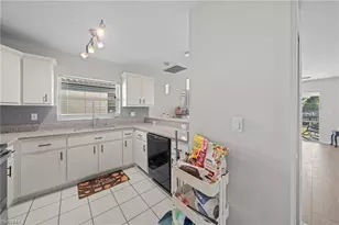 916 SE 14th Terrace, Cape Coral, FL 33990 - Photo 8