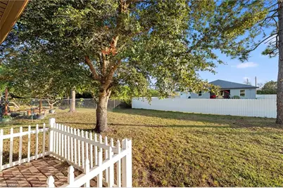 2805 66th St W, Lehigh Acres, FL 33971 - Photo 38