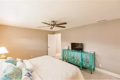 1424 Windsor Ct, Cape Coral, FL 33904 - Photo 16