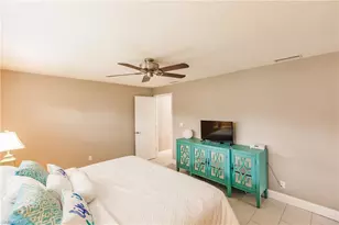 1424 Windsor Ct, Cape Coral, FL 33904 - Photo 16