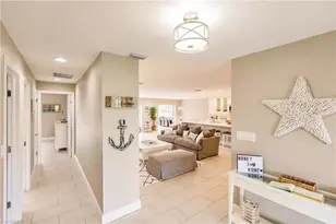 1424 Windsor Ct, Cape Coral, FL 33904 - Photo 4