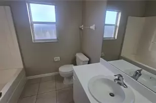 904 NE 5th Pl, Cape Coral, FL 33909 - Photo 8