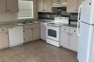 829 NE 15th Ln, Cape Coral, FL 33909 - Photo 2