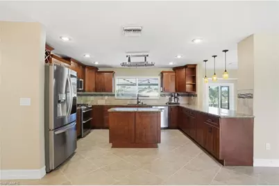 3346 SE 10th Pl, Cape Coral, FL 33904 - Photo 4
