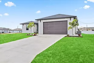 1612 NE 6th Pl, Cape Coral, FL 33909 - Photo 4