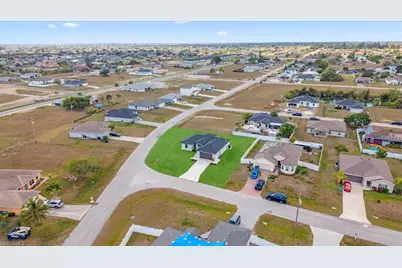 1612 NE 6th Pl, Cape Coral, FL 33909 - Photo 38