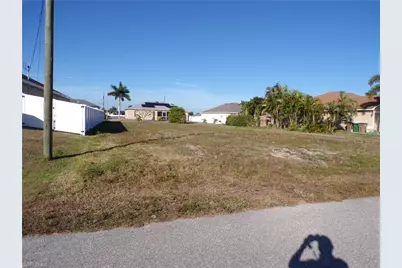 105 NW 9th Ter, Cape Coral, FL 33993 - Photo 2