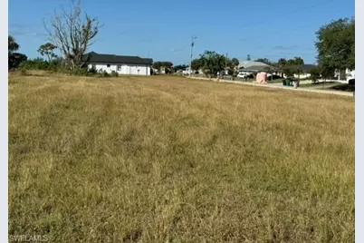 1020 NE 12th St, Cape Coral, FL 33909 - Photo 2