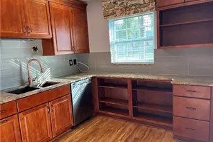 1335 Broadwater Dr, Fort Myers, FL 33919 - Photo 8