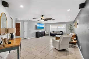 2413 Woodland Cir, Fort Myers, FL 33907 - Photo 4