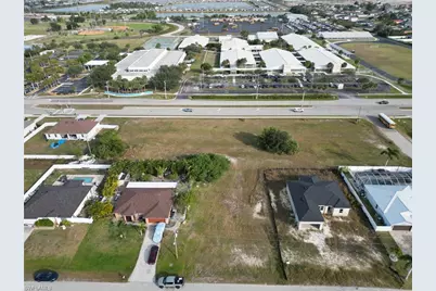 437 NW 16th Pl, Cape Coral, FL 33993 - Photo 2
