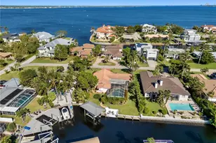 392 Snow Dr, Fort Myers, FL 33919 - Photo 4