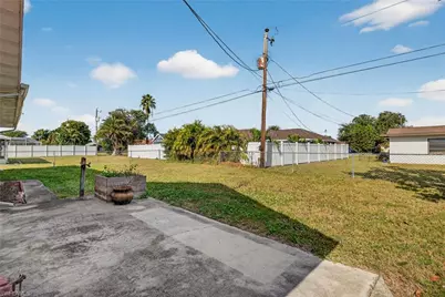 1425 SE 25th Ln, Cape Coral, FL 33904 - Photo 30