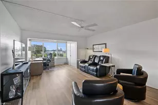 6102 Augusta Dr, Fort Myers, FL 33907 - Photo 2