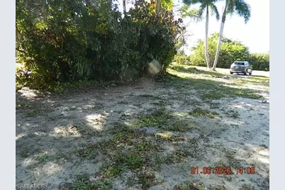 236 Lagoon Dr, Fort Myers, FL 33905 - Photo 14