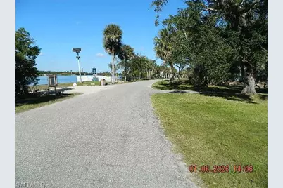 236 Lagoon Dr, Fort Myers, FL 33905 - Photo 6