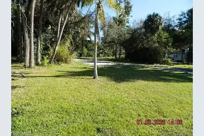 236 Lagoon Dr, Fort Myers, FL 33905 - Photo 8
