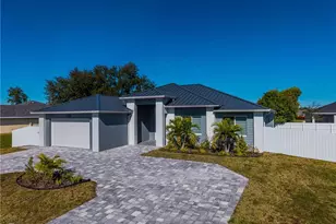 1123 NE 10th St, Cape Coral, FL 33909 - Photo 4