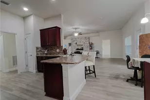 1426 NE 5th Pl, Cape Coral, FL 33909 - Photo 12