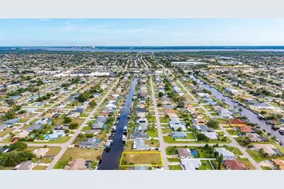 1215 SE 16th St, Cape Coral, FL 33990 - Photo 6