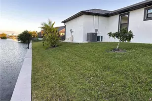 509 NE 5th Terrace, Cape Coral, FL 33909 - Photo 10