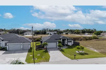 1620 NE 10th Ln, Cape Coral, FL 33909 - Photo 38