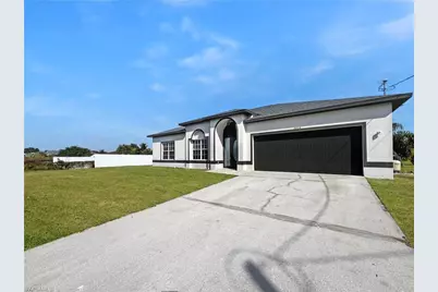 906 Alfreda Ave, Lehigh Acres, FL 33971 - Photo 2