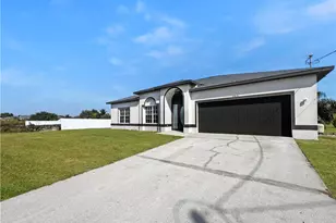 906 Alfreda Ave, Lehigh Acres, FL 33971 - Photo 2