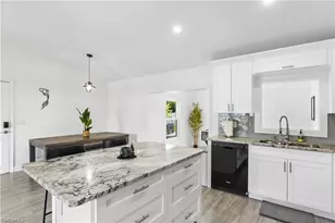 628 SE 9th Pl, Cape Coral, FL 33990 - Photo 8