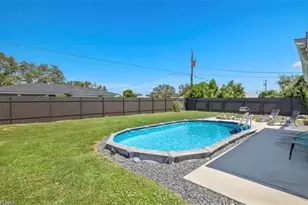 1206 SE 23rd Pl, Cape Coral, FL 33990 - Photo 2