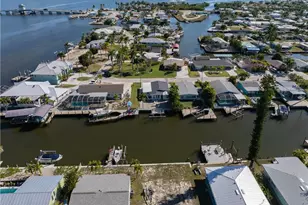 2562 Bayshore Dr, Matlacha, FL 33993 - Photo 32