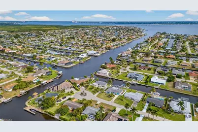 2801 SE 18th Ct, Cape Coral, FL 33904 - Photo 12