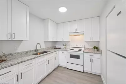3628 Suntrust Dr, Fort Myers, FL 33916 - Photo 10
