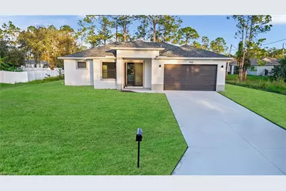 902 Magnolia Ave, Lehigh Acres, FL 33972 - Photo 6