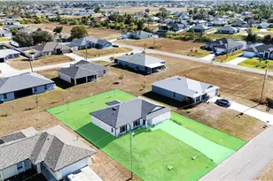 4309 NE 8th Ct, Cape Coral, FL 33909 - Photo 4