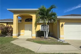 137 SE 16th St, Cape Coral, FL 33990 - Photo 4
