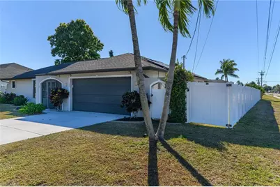 102 SE 42nd St, Cape Coral, FL 33904 - Photo 4