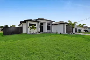 842 SW 15th St, Cape Coral, FL 33991 - Photo 2