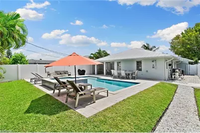 521 102nd Ave N, Naples, FL 34108 - Photo 2