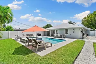 521 102nd Ave N, Naples, FL 34108 - Photo 2