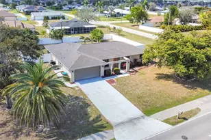 1628 Country Club Blvd SE, Cape Coral, FL 33990 - Photo 4