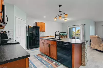 2613 Manzilla Ln, Cape Coral, FL 33909 - Photo 8