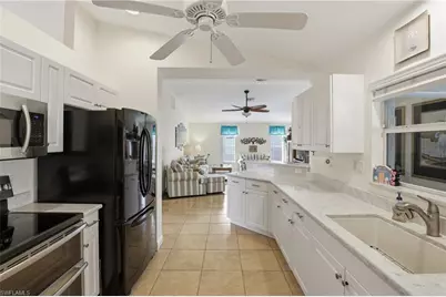 425 NE 19th Ter, Cape Coral, FL 33909 - Photo 10