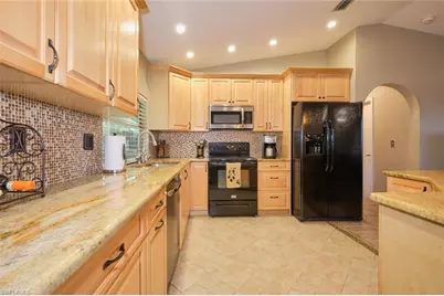 140 SE 8th St, Cape Coral, FL 33990 - Photo 12