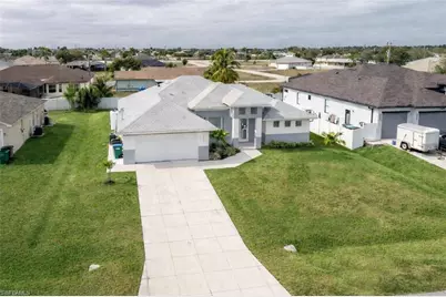 1922 NE 17th Pl, Cape Coral, FL 33909 - Photo 2